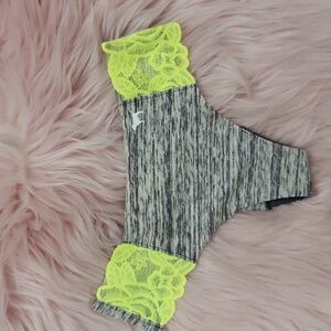Brand New PINK Victoria's Secret DOG LOGO THONG- XS